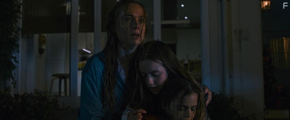 Kerry Condon, Amlie Hoeferle, and Gavin Warren in Night Swim (2024)