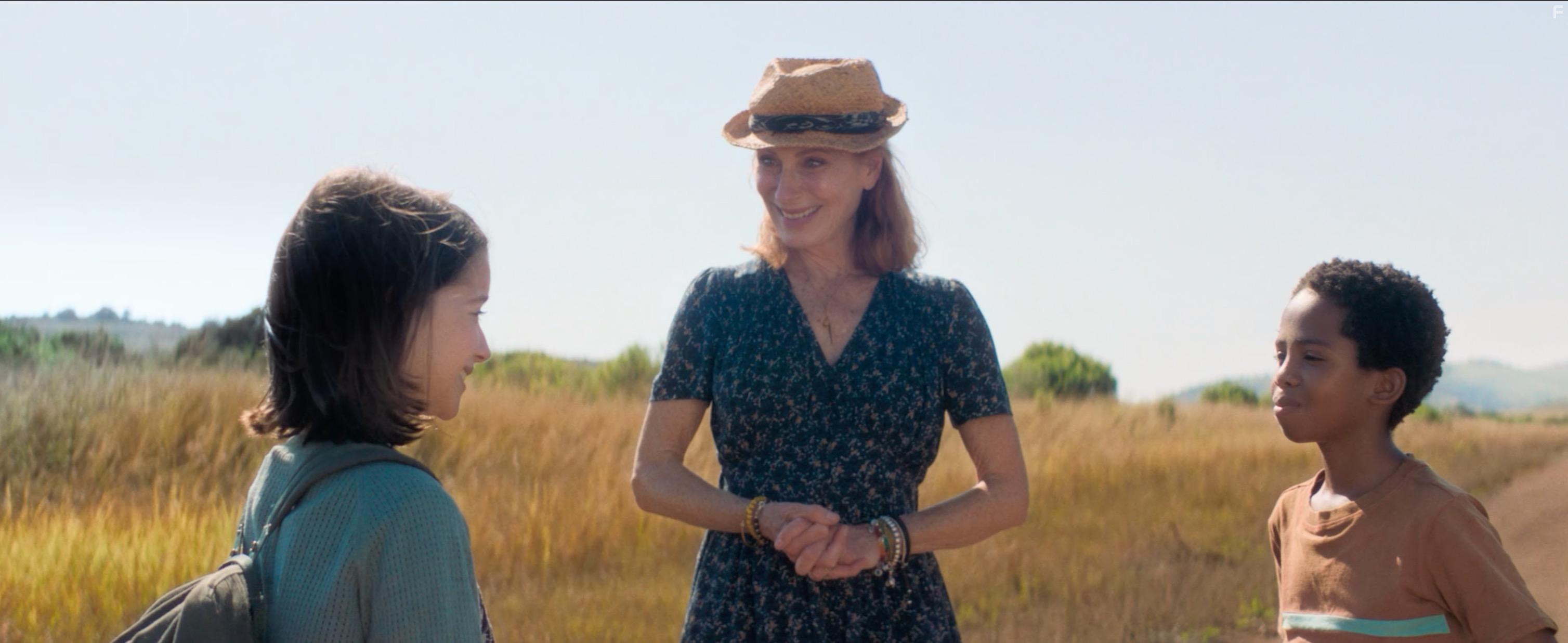 Andrea Sawatzki, Ava Skuratowski, and Litlhohonolofatso Litlhakayane in Thabo and the Rhino Case (2023)