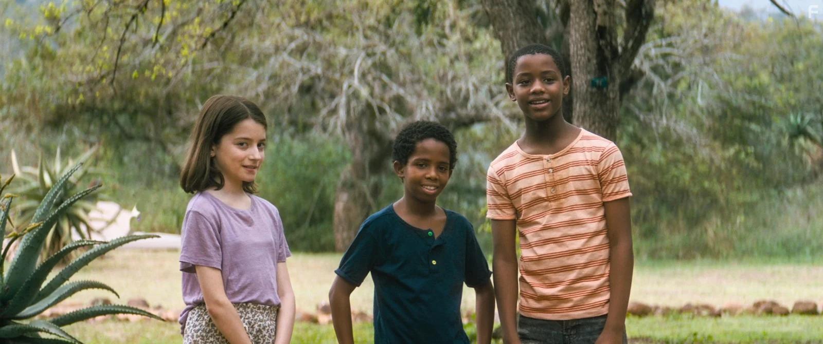 Ava Skuratowski and Litlhohonolofatso Litlhakayane in Thabo and the Rhino Case (2023)