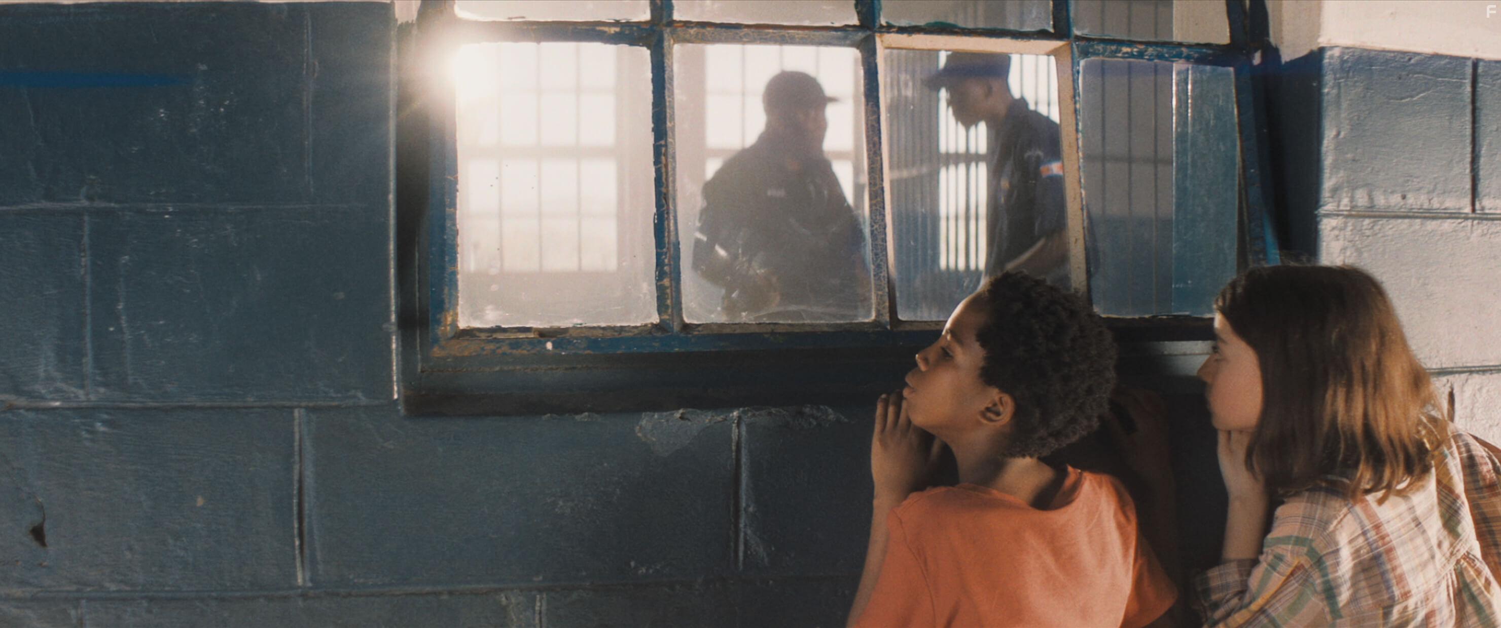 Ava Skuratowski and Litlhohonolofatso Litlhakayane in Thabo and the Rhino Case (2023)