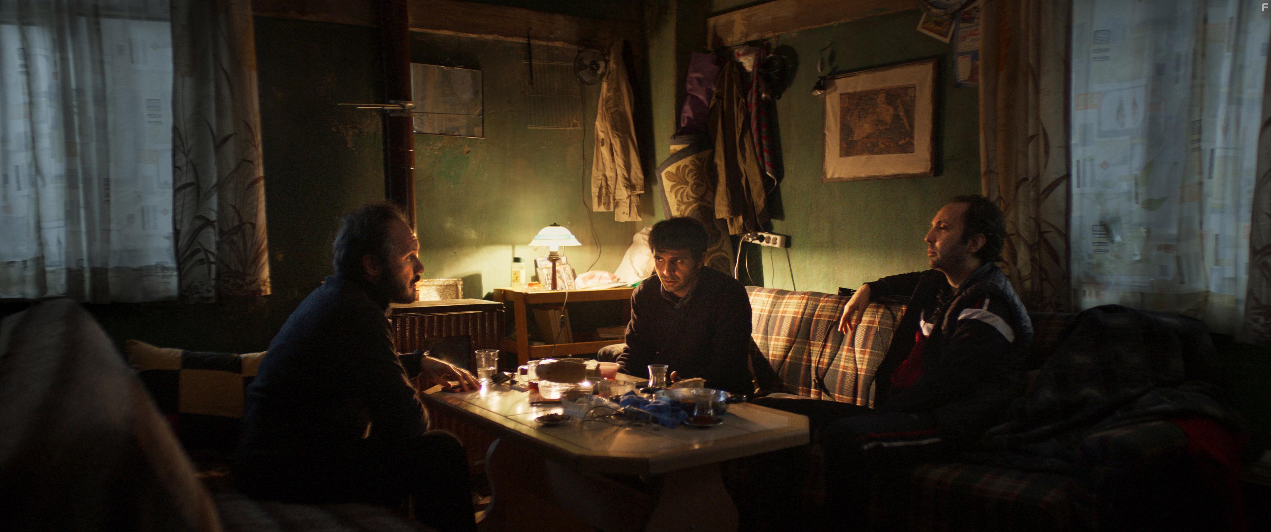 Deniz Celiloglu, Musab Ekici, and Erdem Senocak in Kuru Otlar stne (2023)