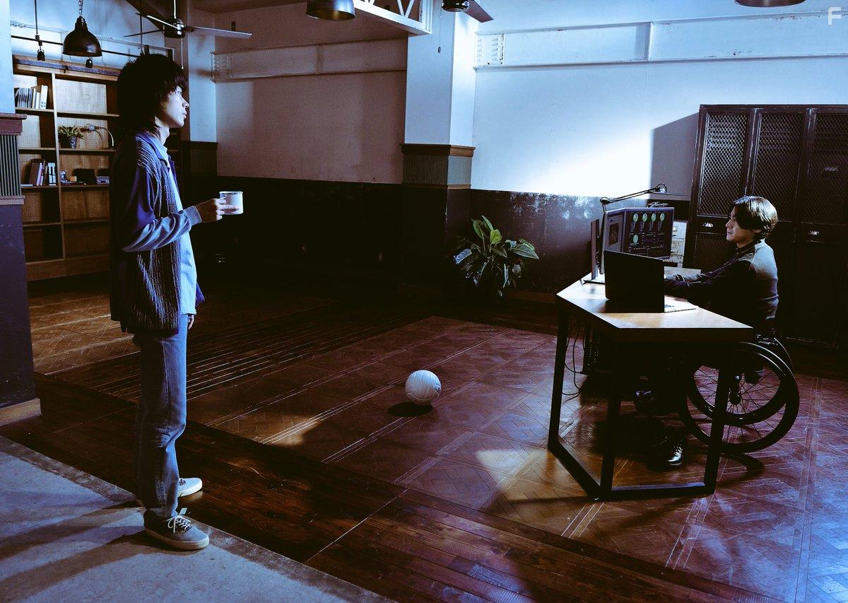 Takayuki Yamada and Masaki Suda in Dele (2018)