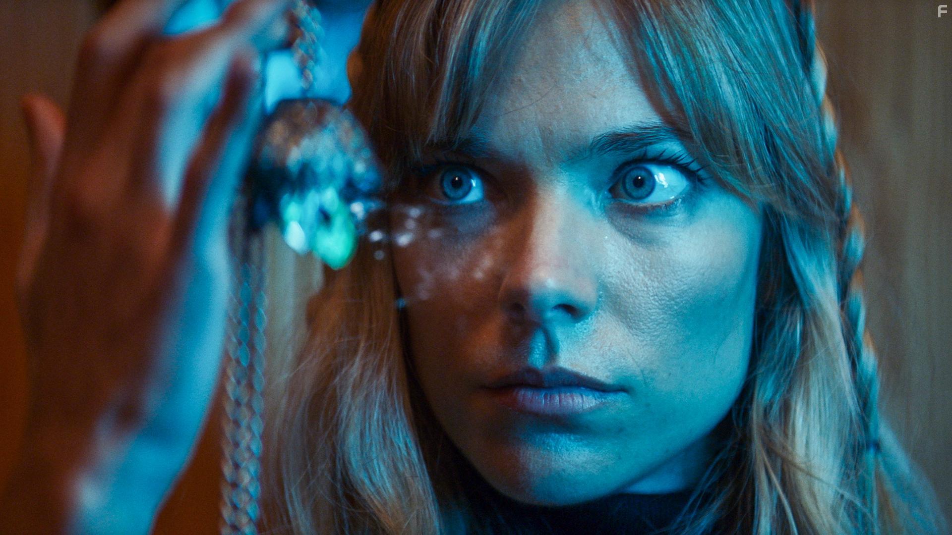 Laura Laprida in Hay algo en el bosque (2024)