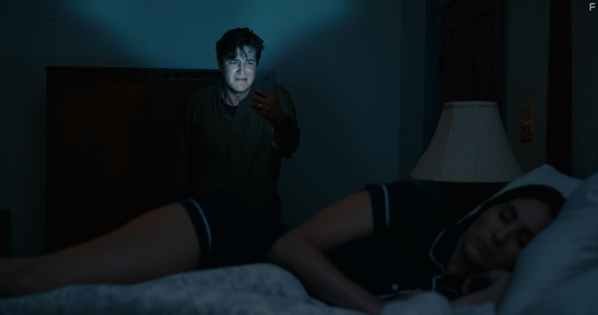 Isaac Versaw and Katherine Barber in Cellphone (2023)