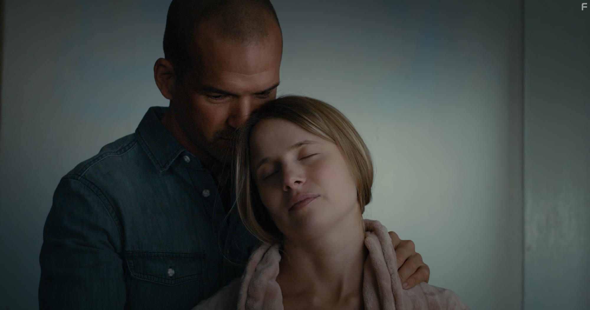 Jared Noble and Whitney Rose Pynn in Cellphone (2023)