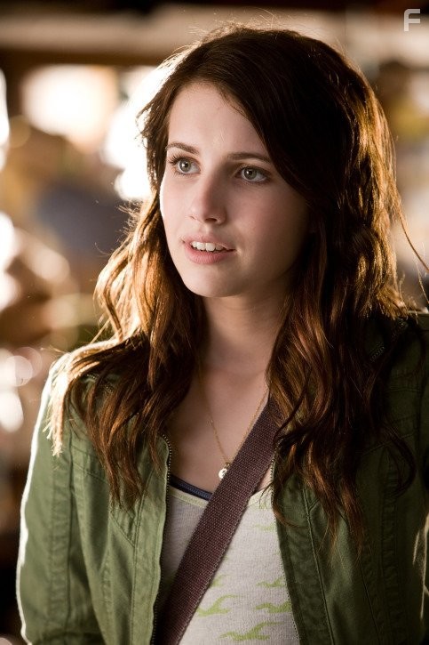 Emma Roberts in Отель для собак (2009)