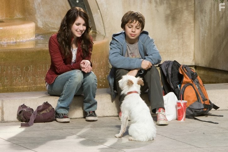 Emma Roberts and Jake T. Austin in Отель для собак (2009)