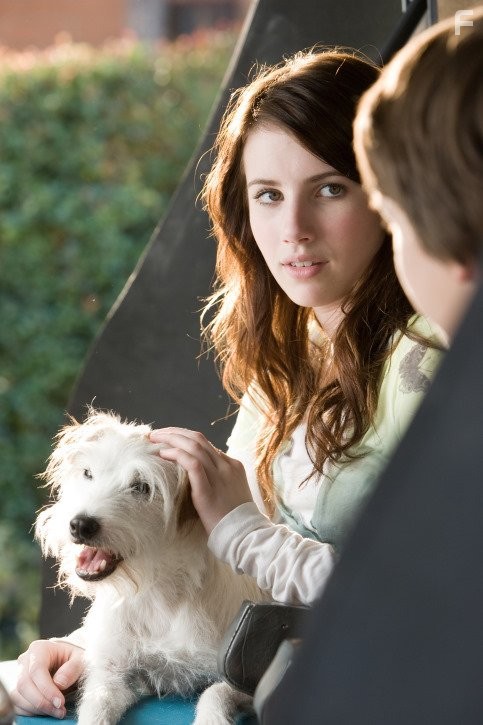 Emma Roberts in Отель для собак (2009)