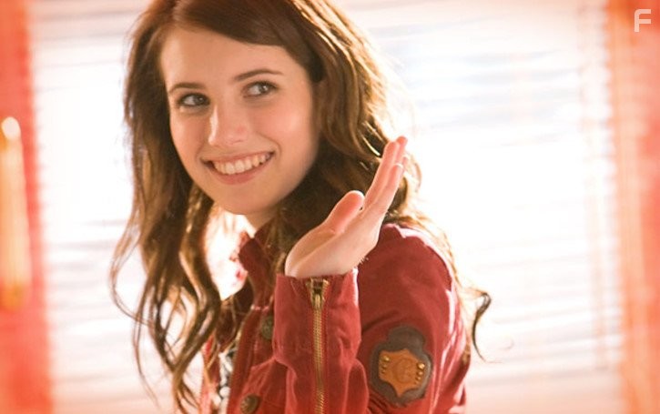 Emma Roberts in Отель для собак (2009)