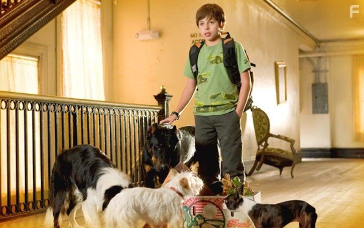 Jake T. Austin in Отель для собак (2009)