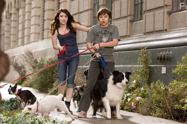 Emma Roberts and Jake T. Austin in Отель для собак (2009)