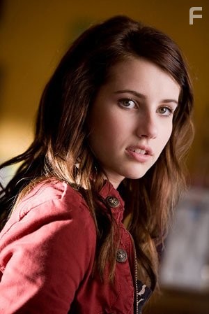 Emma Roberts in Отель для собак (2009)
