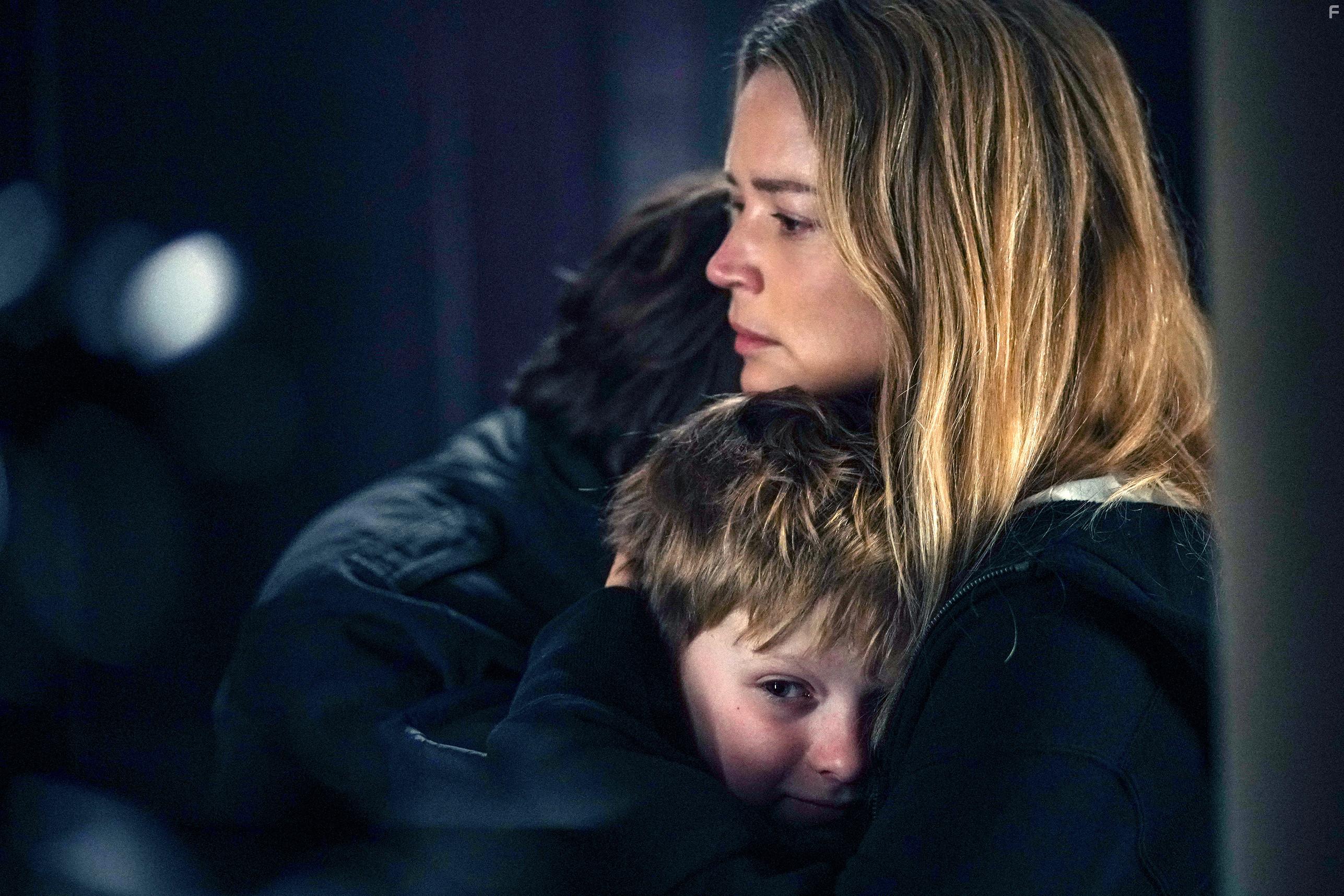 Alexis Tonetti, Virginie Efira, and Flix Lefebvre in Rien  perdre (2023)