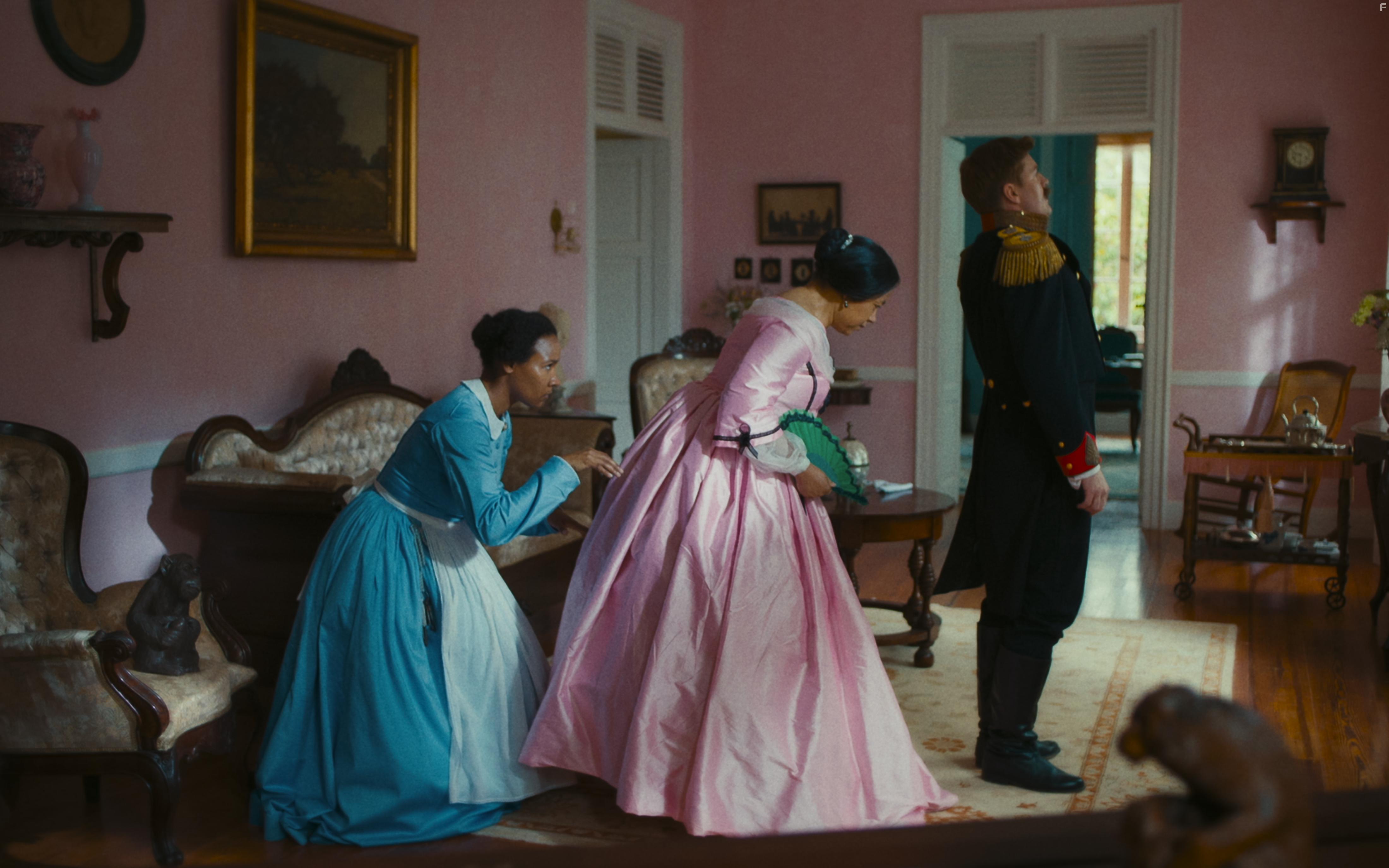 Sara Fanta Traore, Anna Neye, and Jesper Groth in Viften (2023)