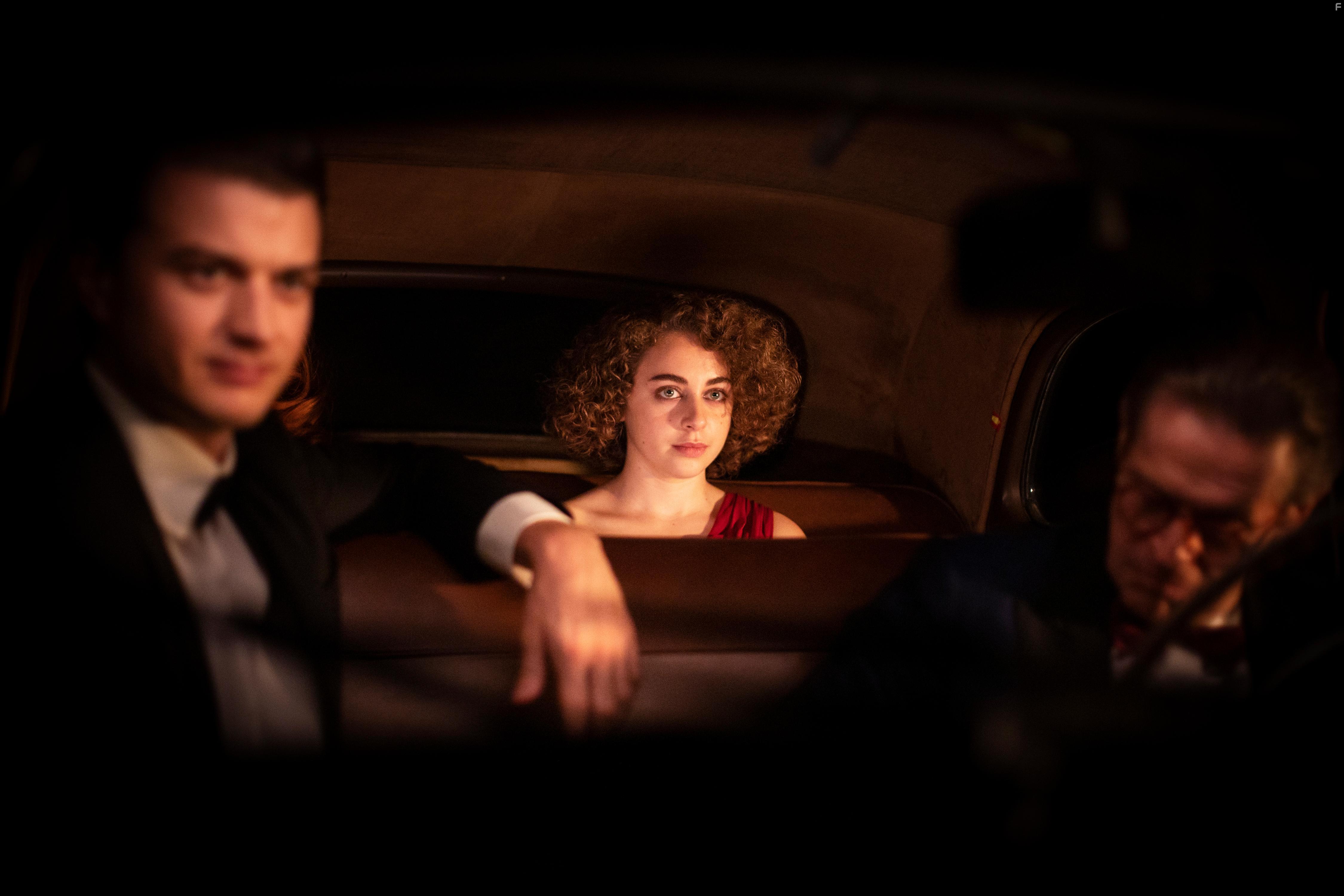 Rebecca Antonaci and Joe Keery in Finalmente l'alba (2023)