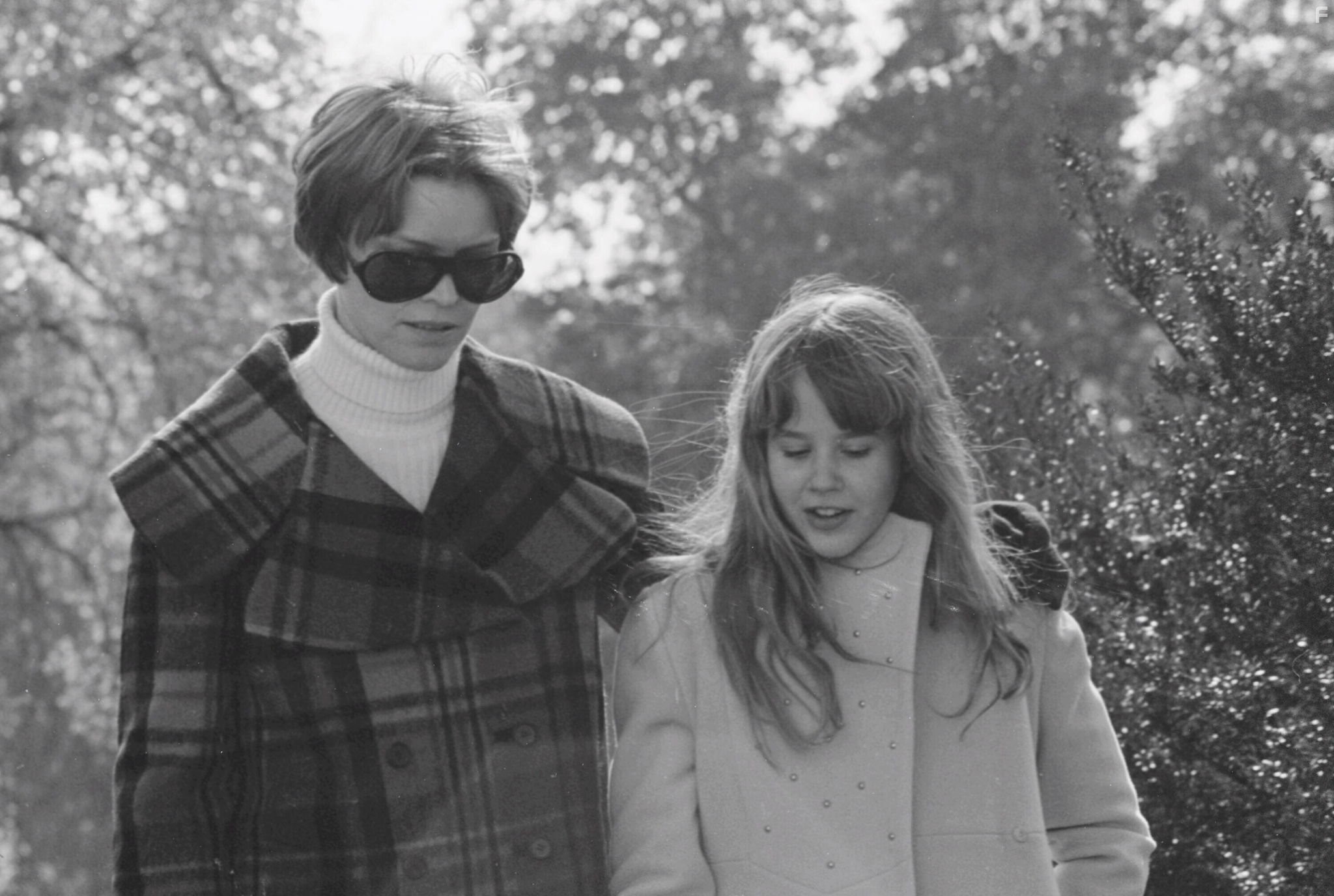 Linda Blair and Ellen Burstyn in Изгоняющий дьявола (1973)