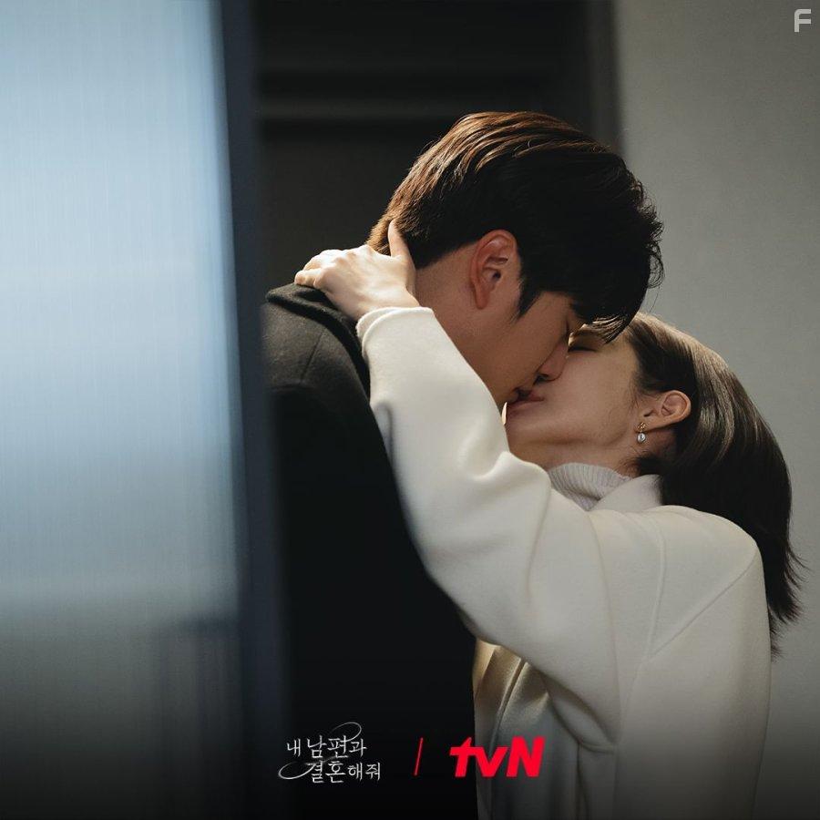 Park Min-Young and Na In-woo in Nae Nampyeongwa Gyeolhonhaejweo (2024)