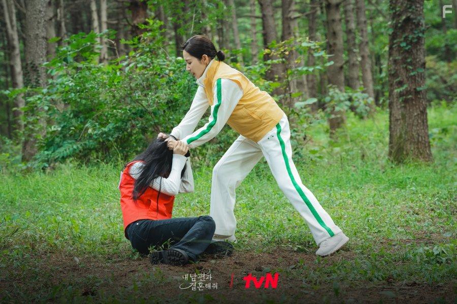 Park Min-Young in Nae Nampyeongwa Gyeolhonhaejweo (2024)