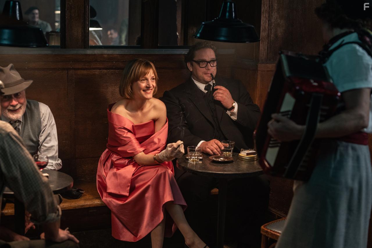 Ronald Zehrfeld and Vicky Krieps in Ingeborg Bachmann - Reise in die Wste (2023)