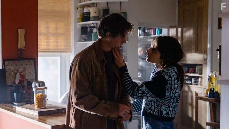 Stephanie Leonidas and Rudy Pankow in 5lbs of Pressure (2024)