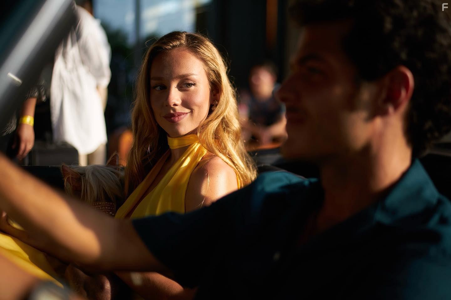 Alfonso Dosal and Ester Expsito in Bandidos (2024)