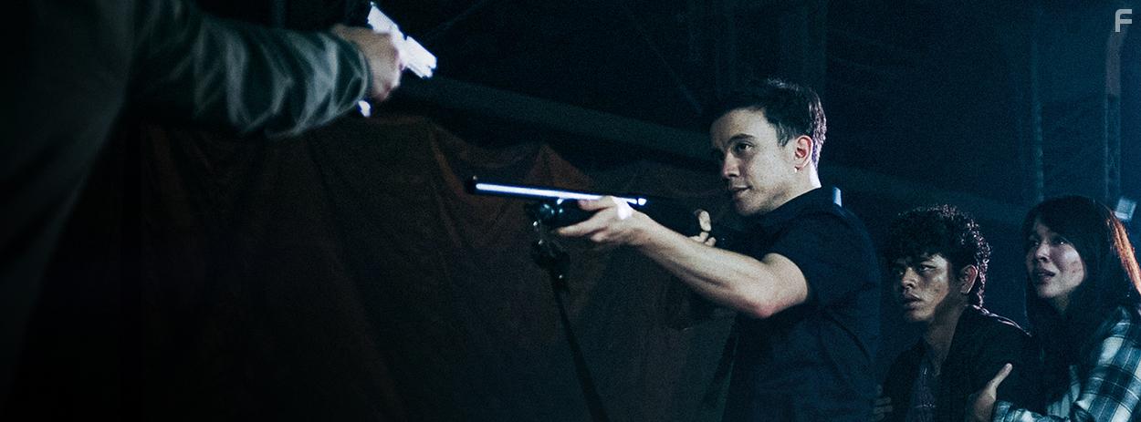 Julia Montes, Kokoy De Santos, and Arjo Atayde in Topakk (2023)