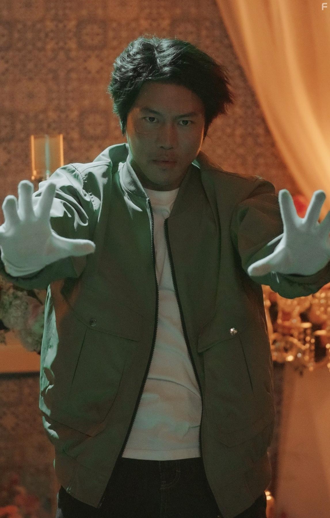 Eum Moon-suk in Midnight Photo Studio (2024)