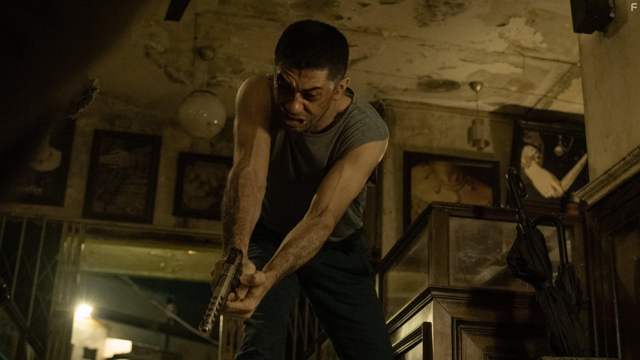 Reza Rahadian in 24 Hours with Gaspar (2023)