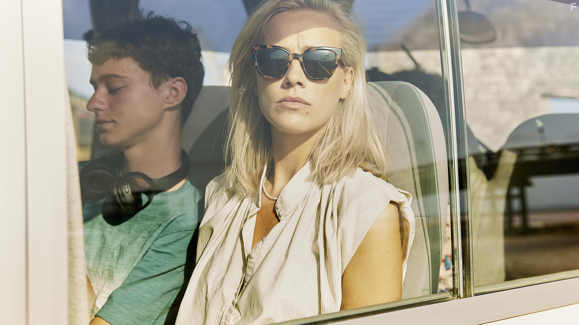 Jennifer Hoffman and Bing van Son in All Inclusive (2023)