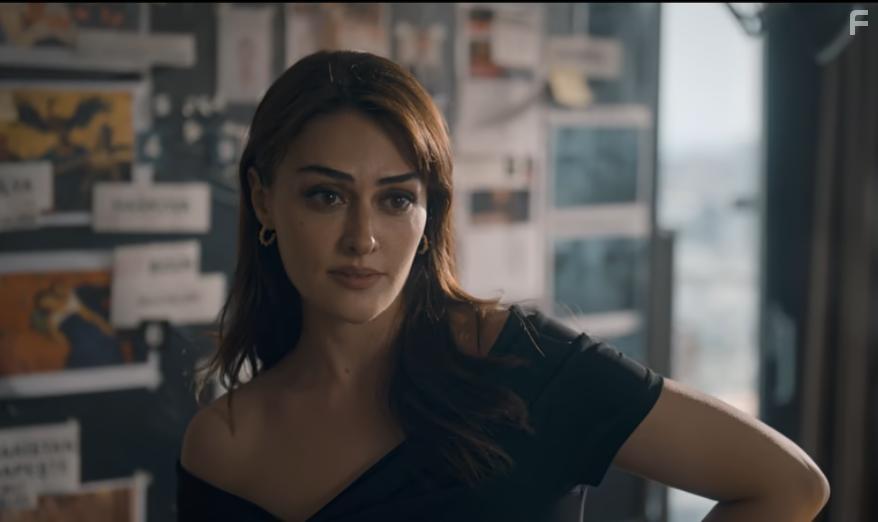 Esra Bilgi in Romantik Hirsiz (2024)