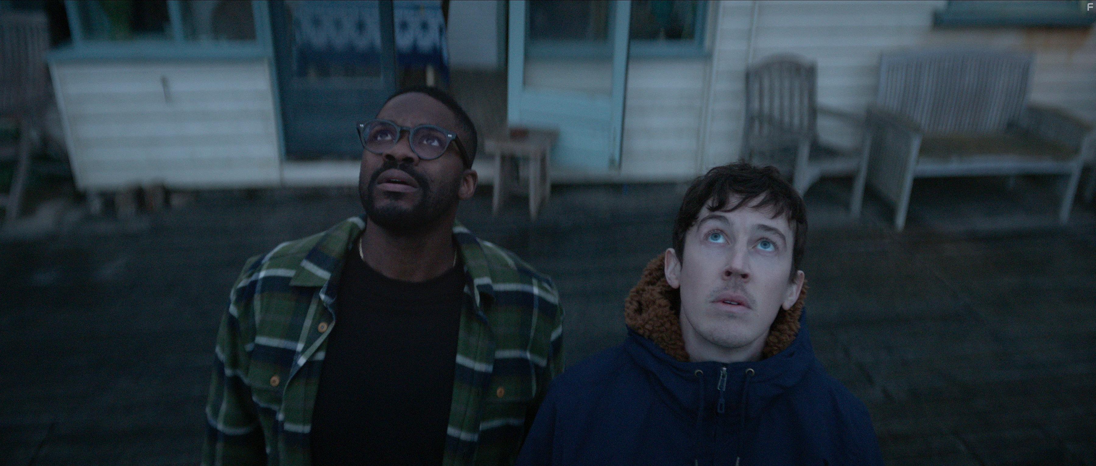 Alex Sharp and Jovan Adepo in 3 Body Problem (2024)