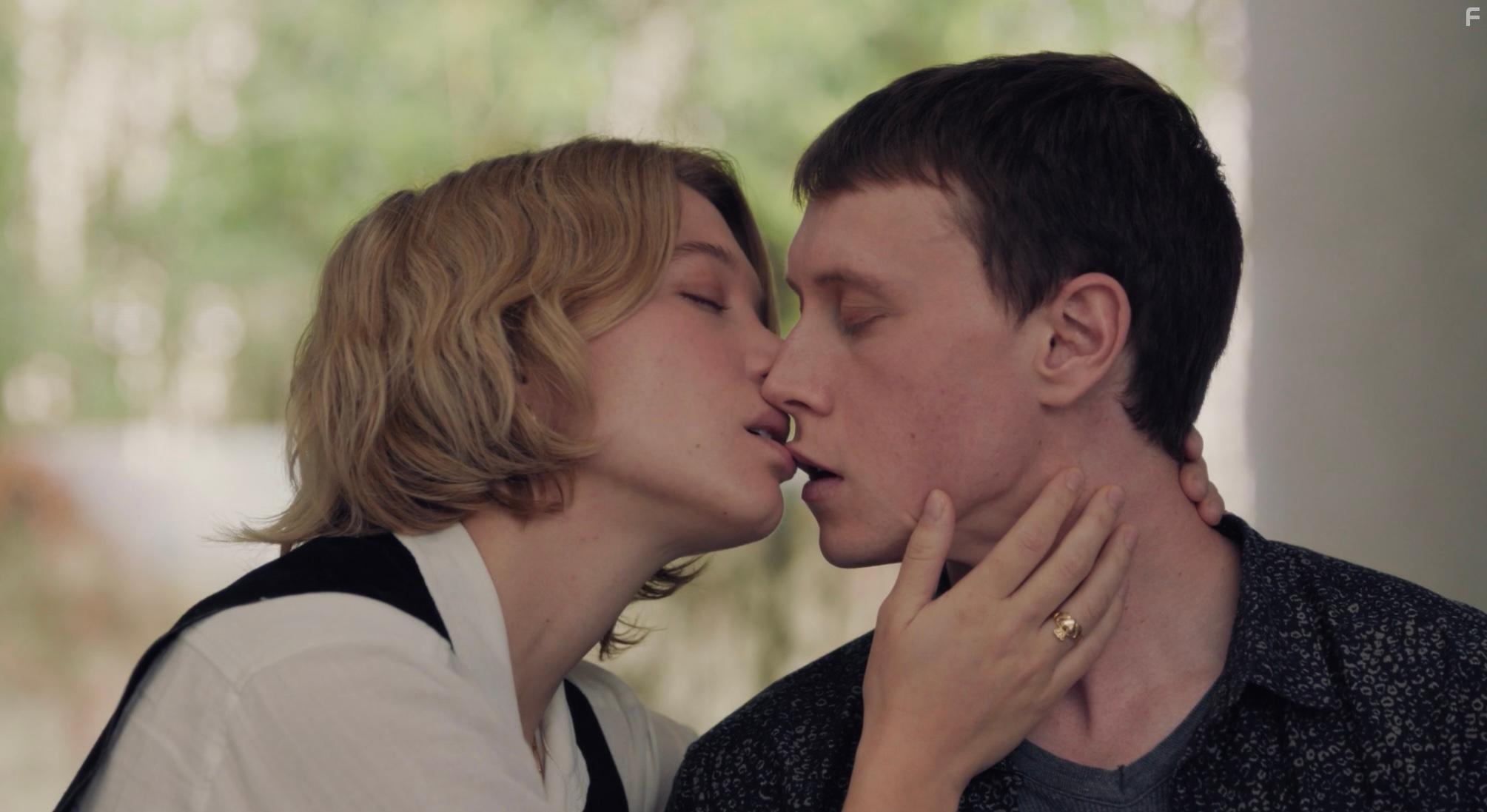 George MacKay and La Seydoux in La bte (2023)