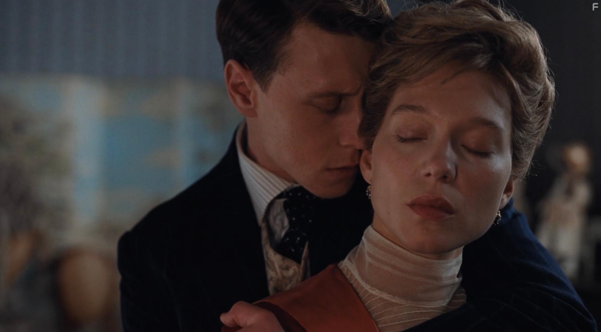 George MacKay and La Seydoux in La bte (2023)