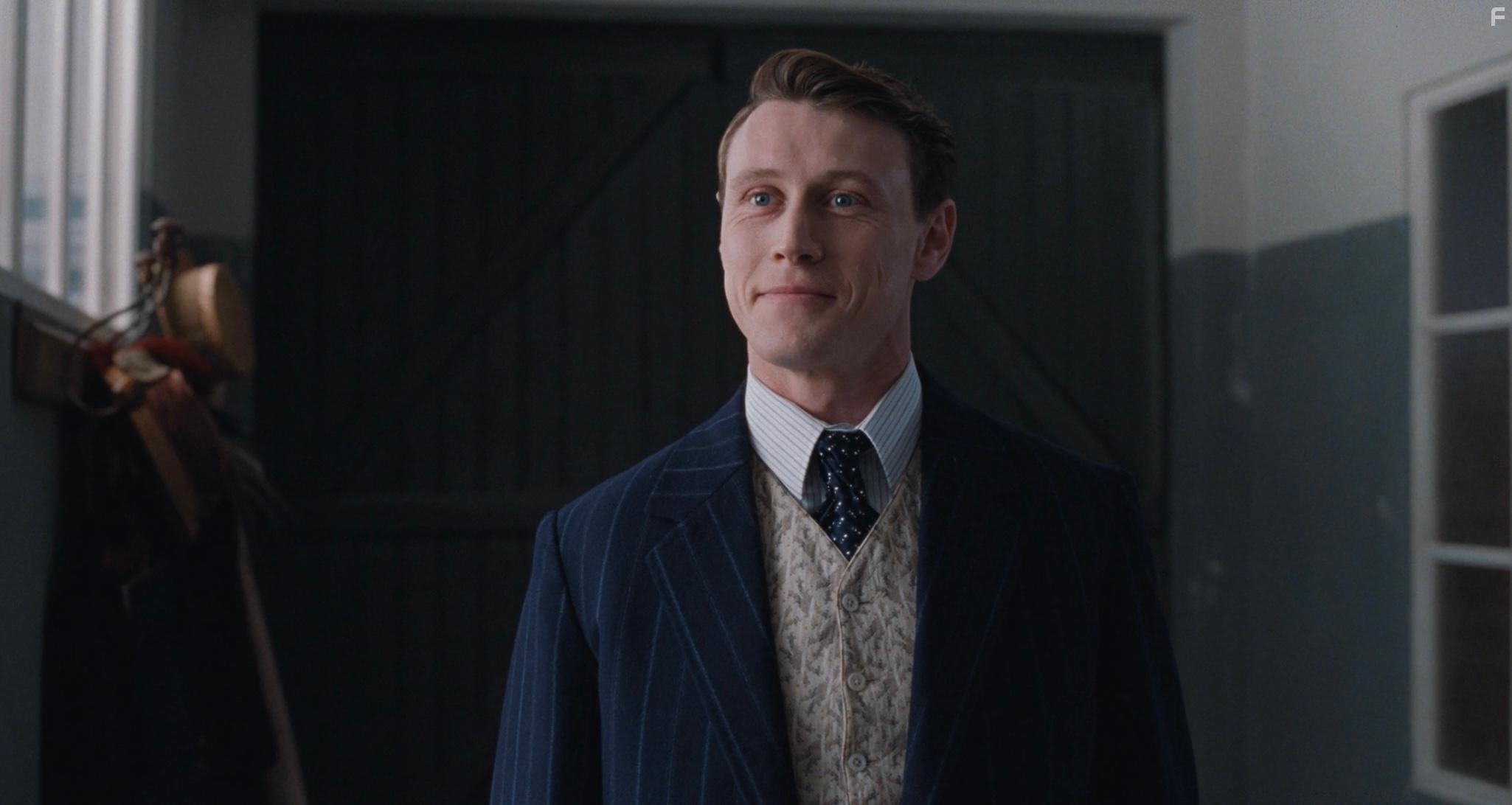 George MacKay in La bte (2023)
