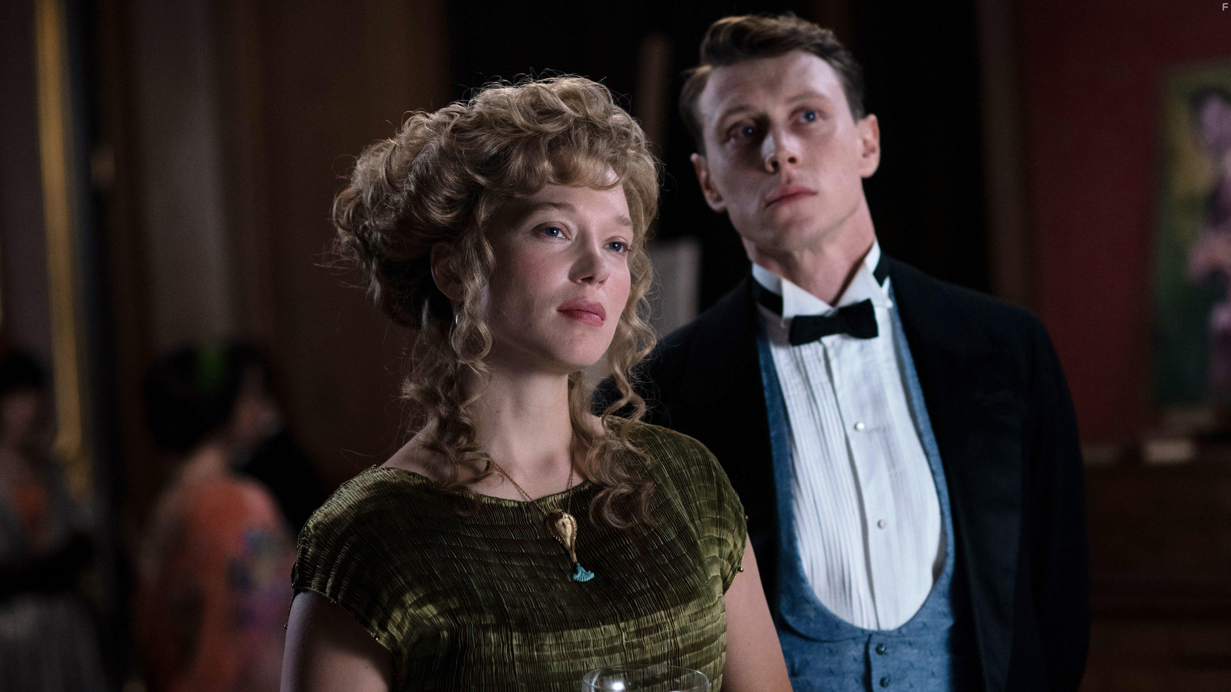 George MacKay and La Seydoux in La bte (2023)