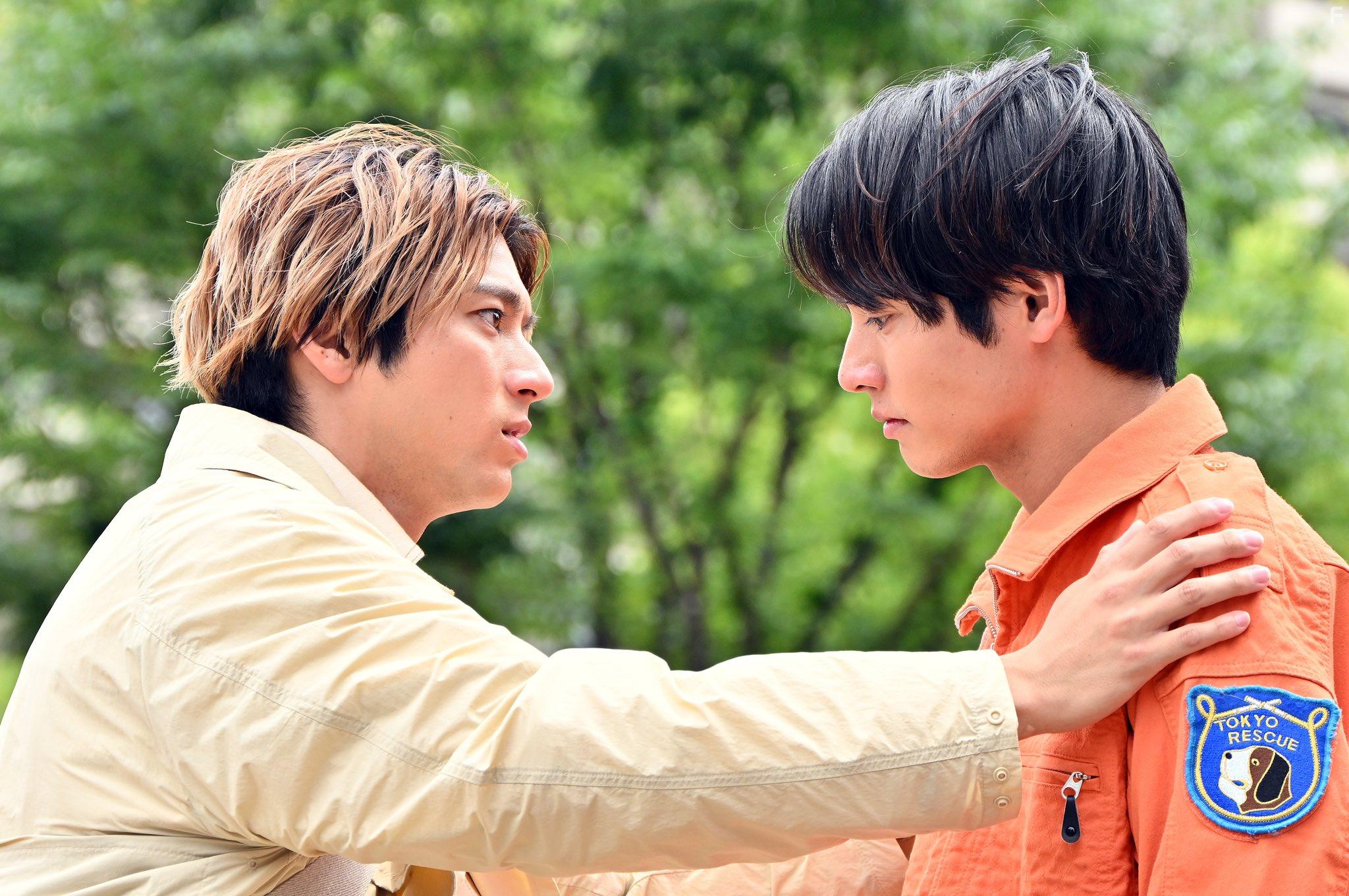 Yuki Yamada and Eiji Akaso in Pending Train (2023)