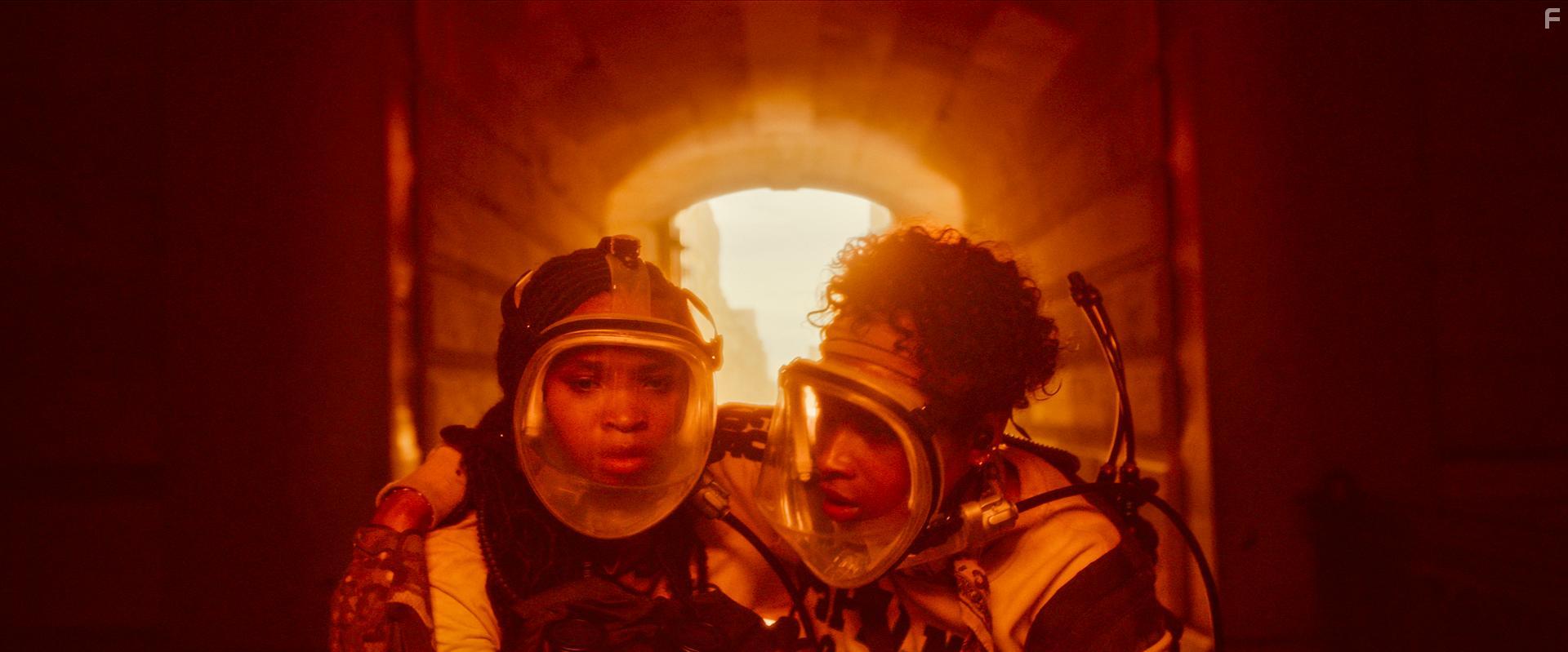 Jennifer Hudson and Quvenzhan Wallis in Breathe (2024)