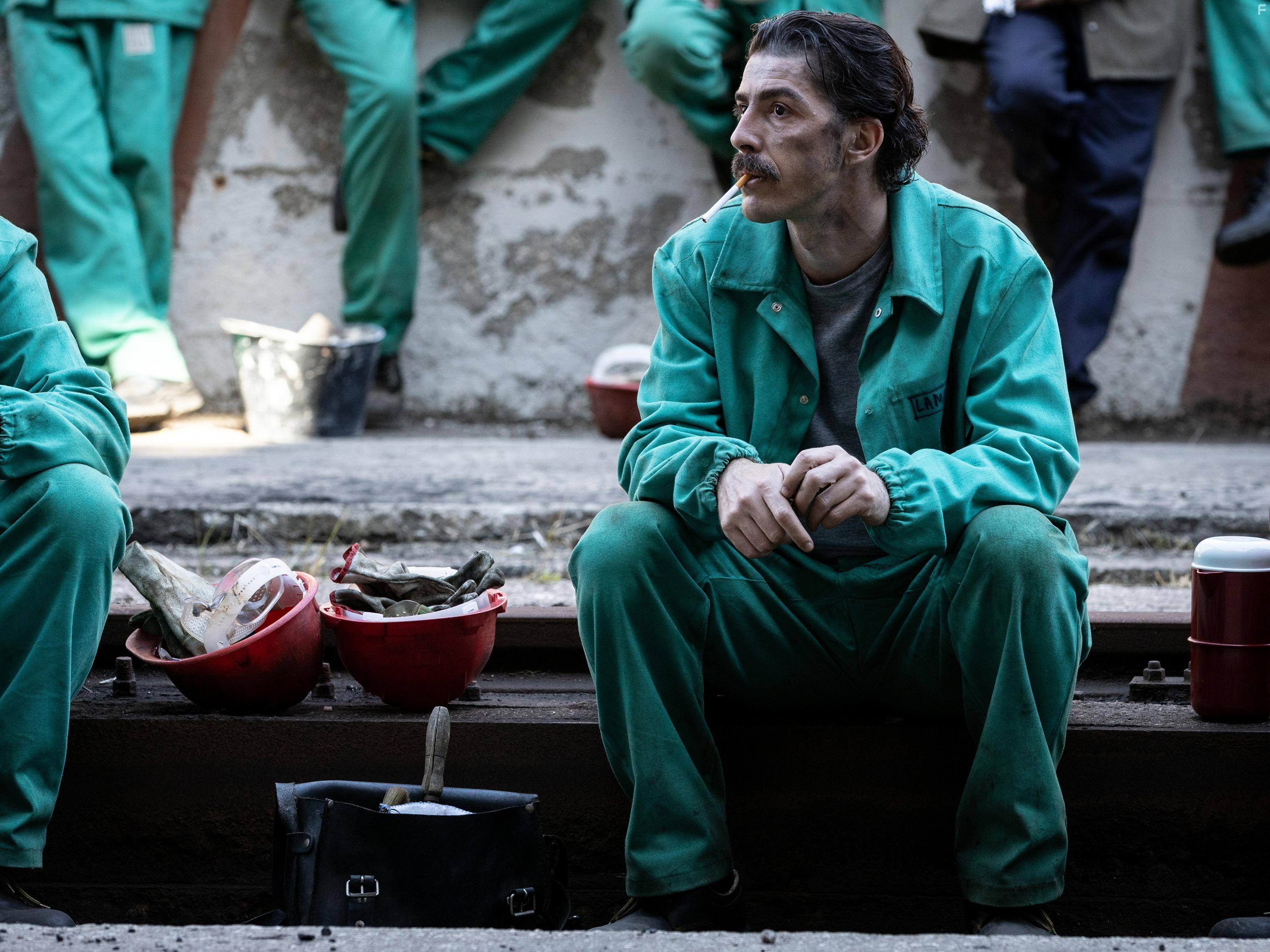 Michele Riondino in Palazzina Laf (2023)