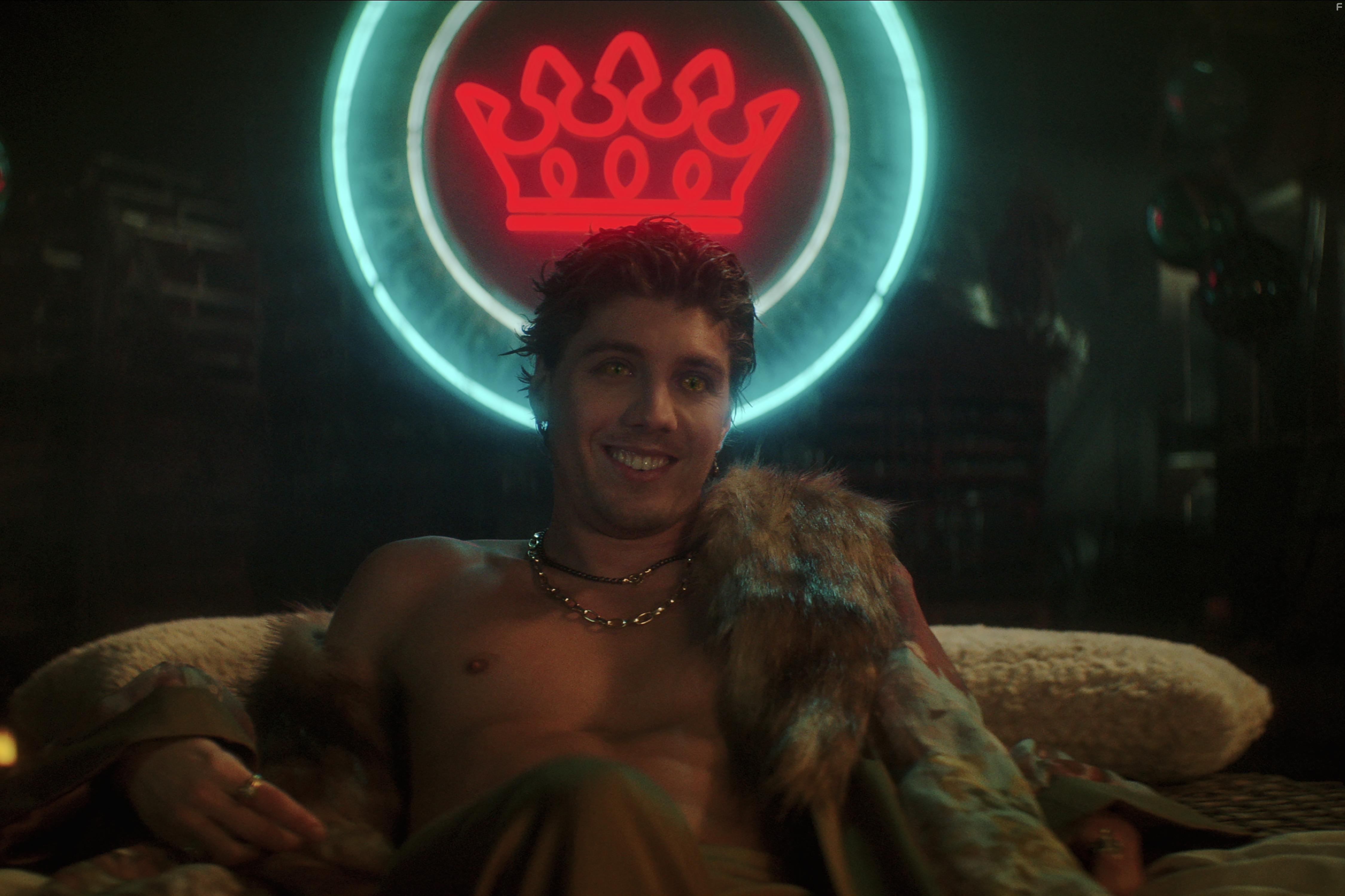 Lukas Gage in Dead Boy Detectives (2024)