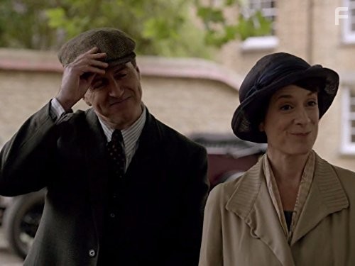 Raquel Cassidy and Kevin Doyle in Аббатство Даунтон (2010)