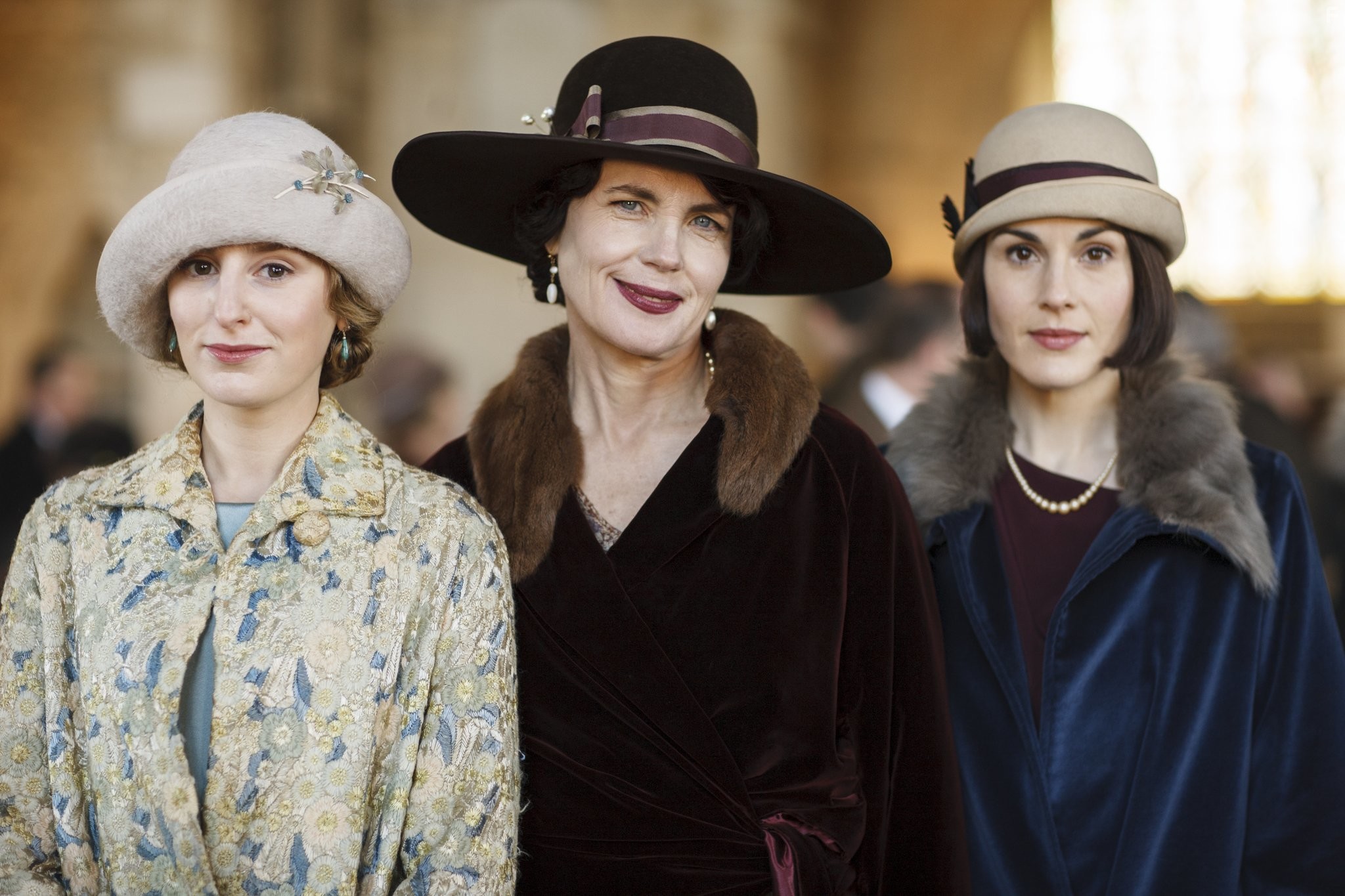 Elizabeth McGovern, Michelle Dockery, and Laura Carmichael in Аббатство Даунтон (2010)