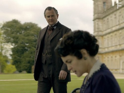 Elizabeth McGovern and Hugh Bonneville in Аббатство Даунтон (2010)