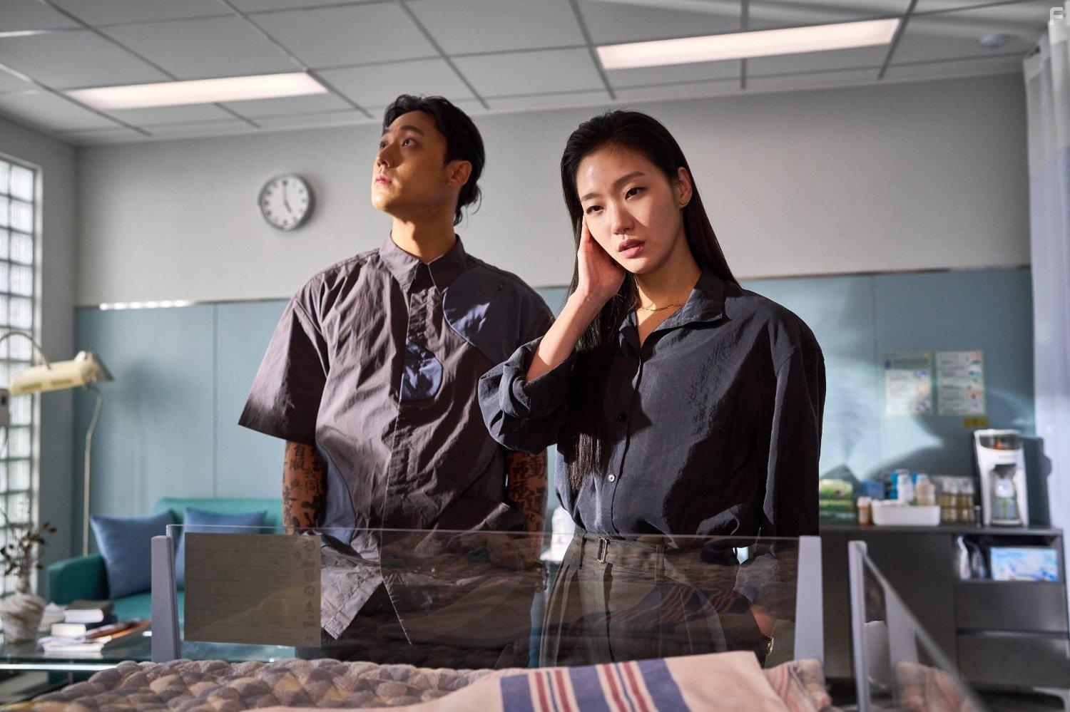 Kim Go-eun and Lee Do-hyun in Pamyo (2024)