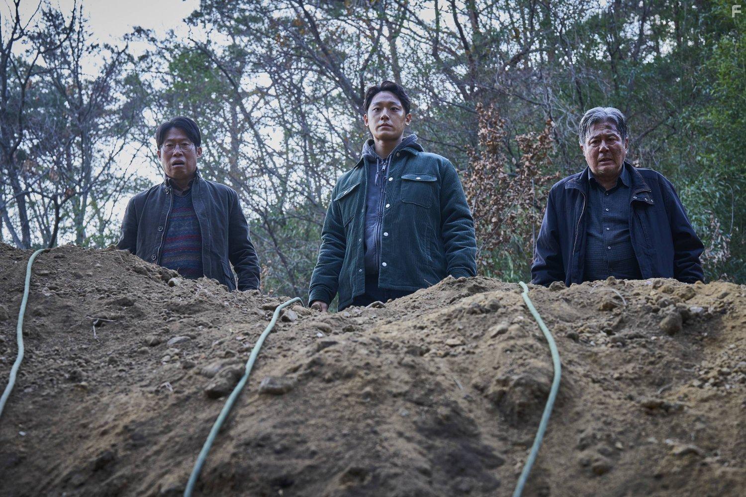 Choi Min-sik, Yoo Hae-jin, and Lee Do-hyun in Pamyo (2024)