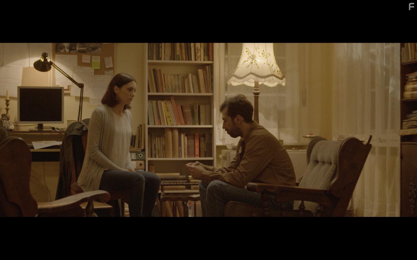 Nada Sargin and Milivoje Obradovic in Kalup (2020)