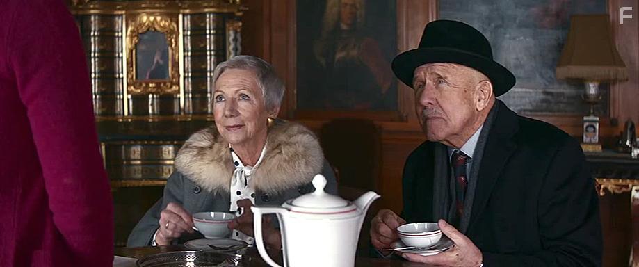 Petr Nrozn and Dana Syslov in Posledn aristokratka (2019)