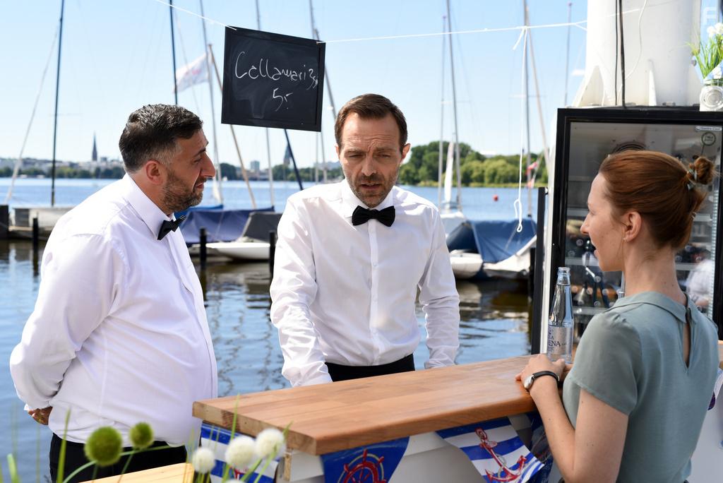 Aleksandar Jovanovic, Katharina Schttler, and Kida Khodr Ramadan in Fast perfekt verliebt (2019)
