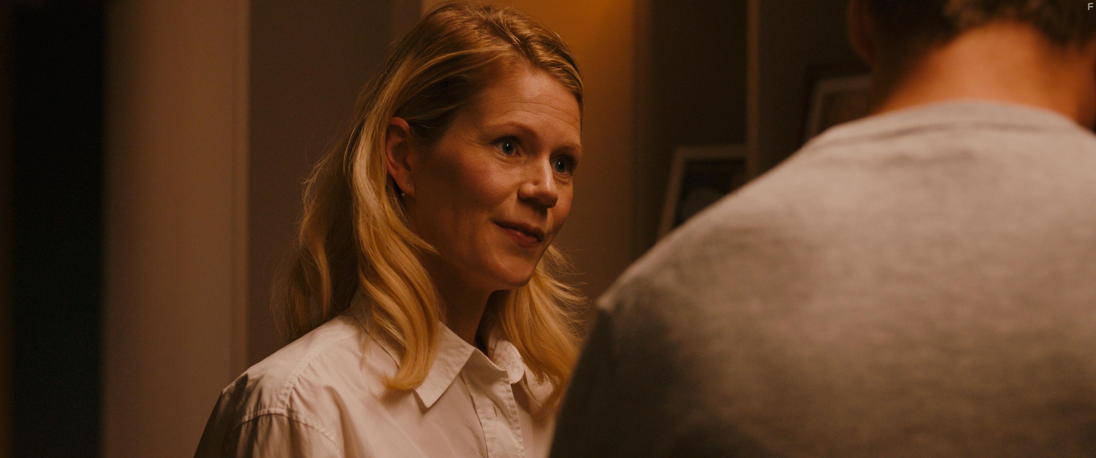 Hanna Alstrm and Jerka Johansson in STHLM Blackout (2024)