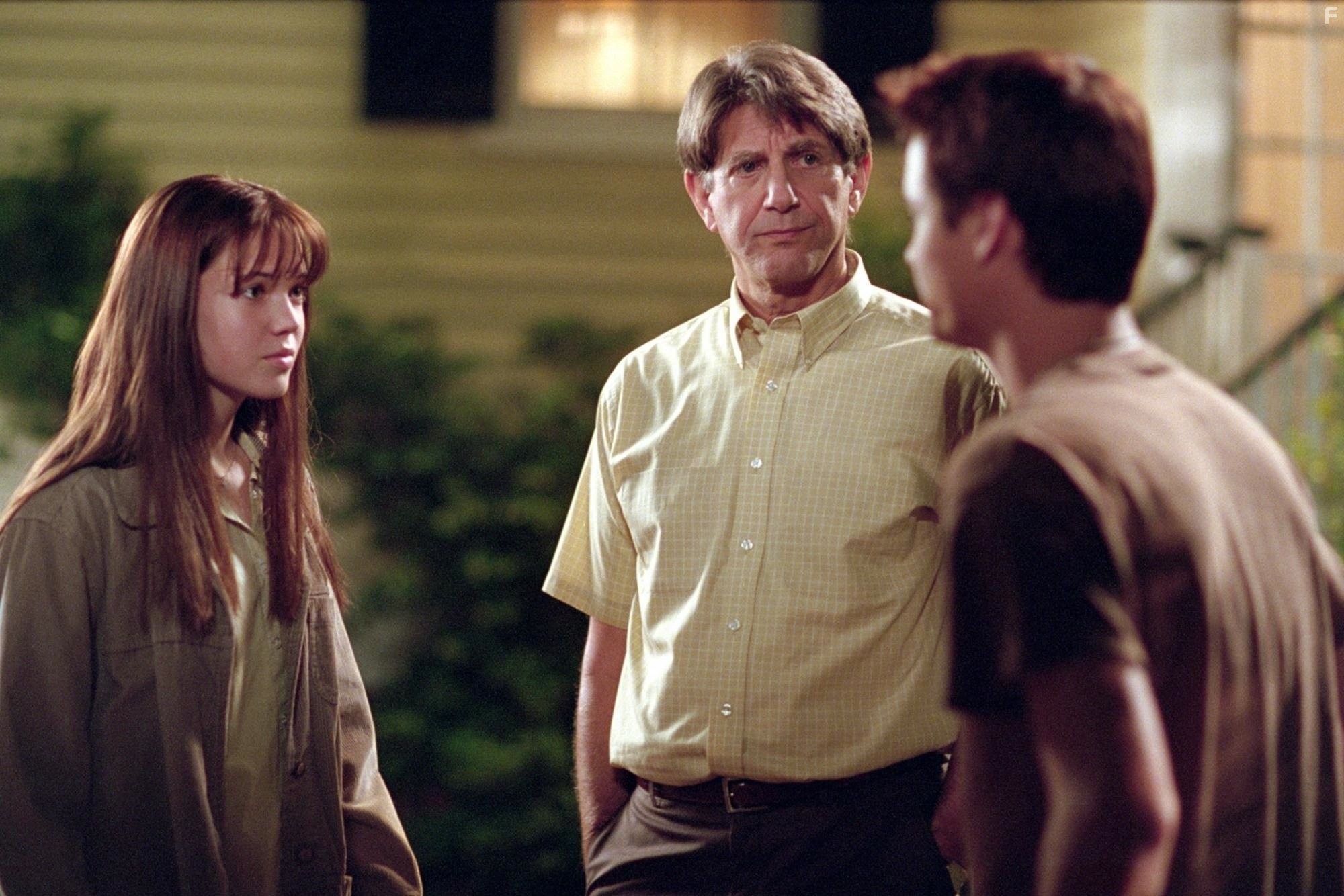 Peter Coyote, Mandy Moore, and Shane West in Спеши любить (2002)
