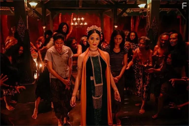 KKN. Дух деревни танцев